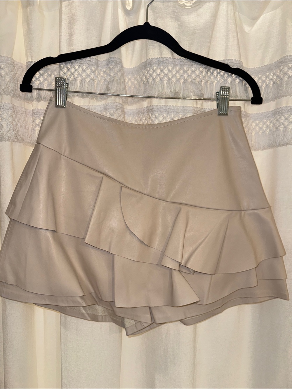 Women's Ruffle Tiered Faux Leather Mini Skirt - Cream